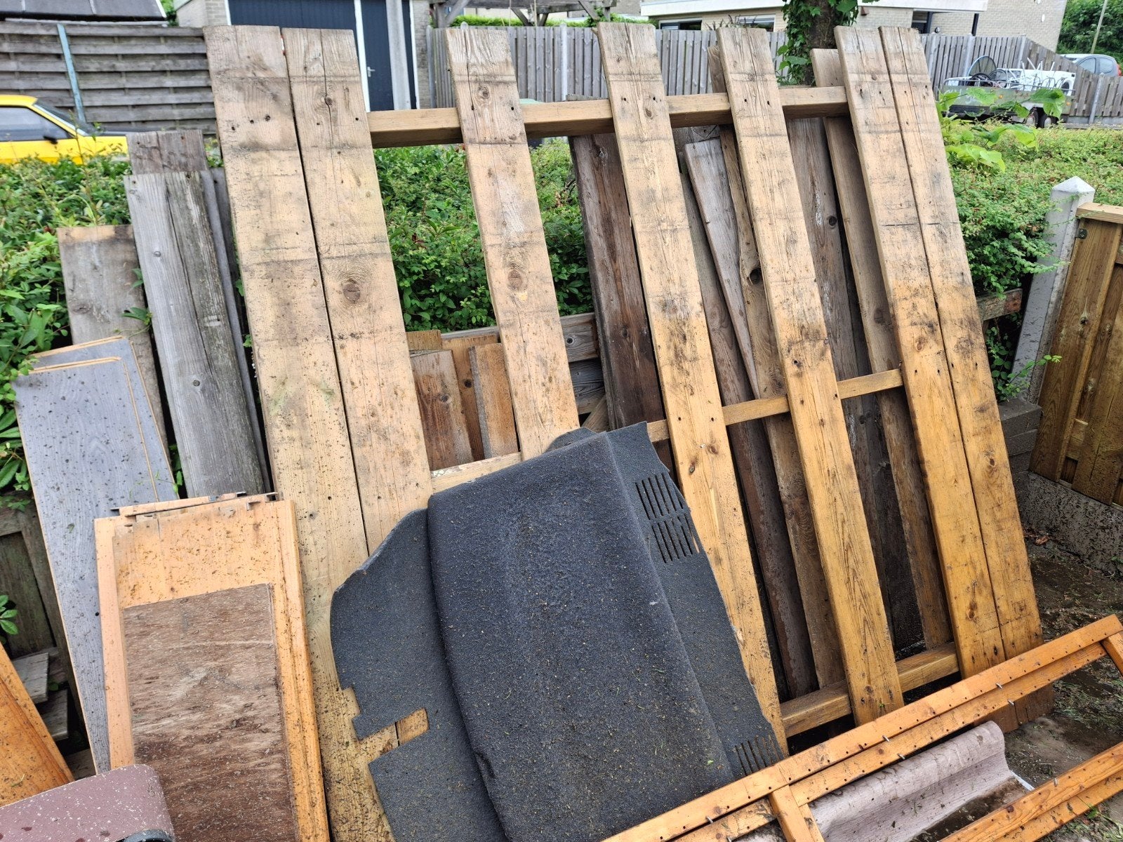 Brand hout  gratis, Tuin en Terras, Palen, Balken en Planken, Ophalen of Verzenden, Minder dan 180 cm, Planken