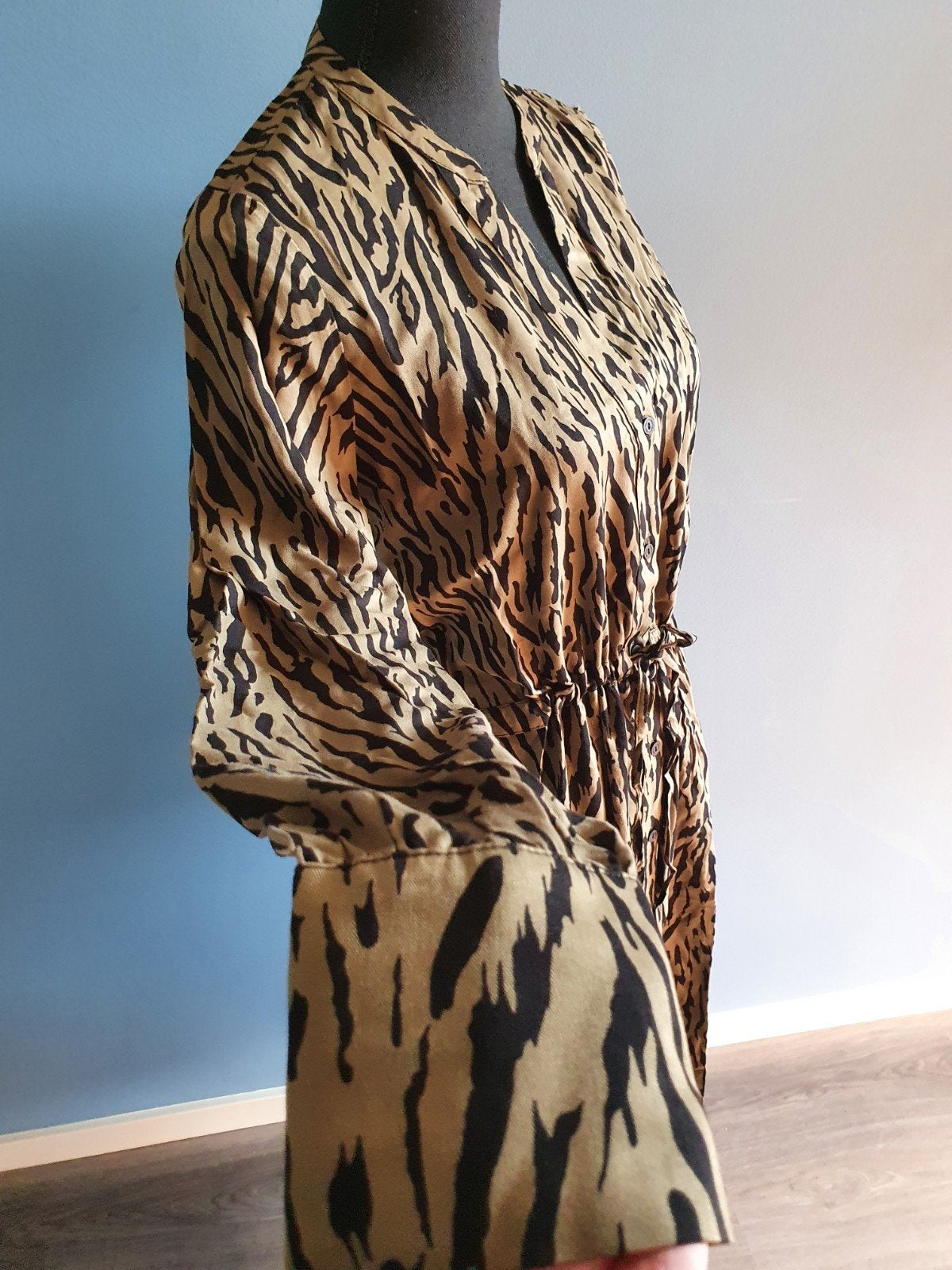 Nieuwe Geisha maxi jurk met all over print zwart/mud, Overige kleuren, Geisha, Nieuw, Ophalen of Verzenden