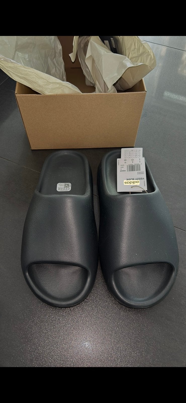 Yeezy Adidas, Ophalen of Verzenden, Zo goed als nieuw, Zwart