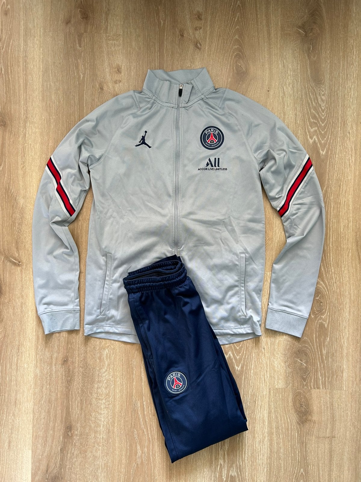 PSG Jordan trainingspak grijs blauw   Maat 158-170/XS, Jordan, Jordan, Ophalen of Verzenden, Voetbal