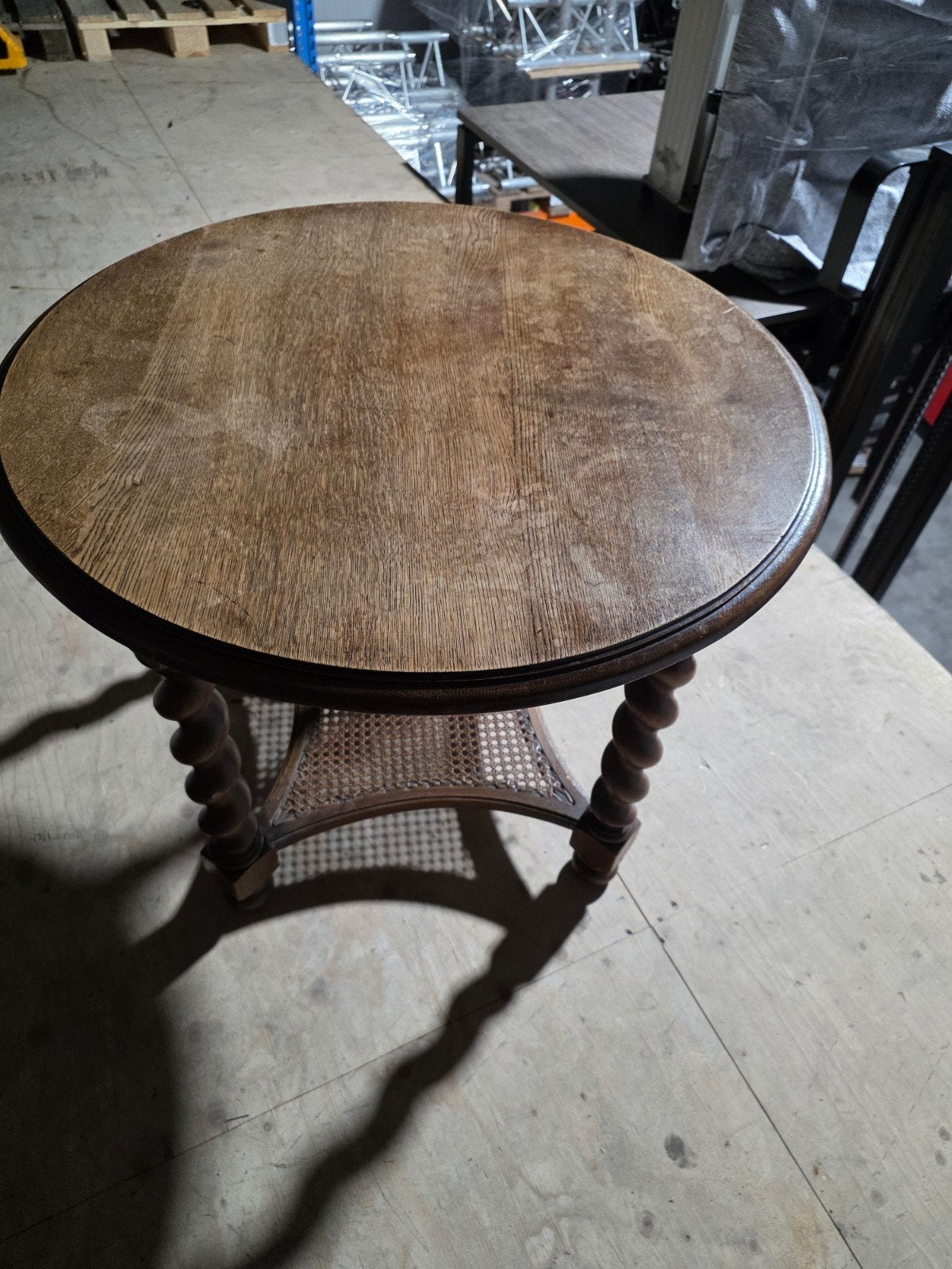 Antieke ronde bijzettafel met rotan onderblad, Antiek en Kunst, Ophalen