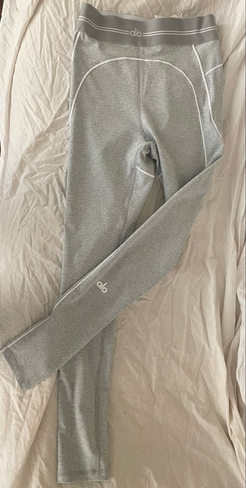 Alo Yoga sportset: legging en sportbeha, Maat 38/40 (M), Nieuw, Ophalen of Verzenden, Fitness of Aerobics