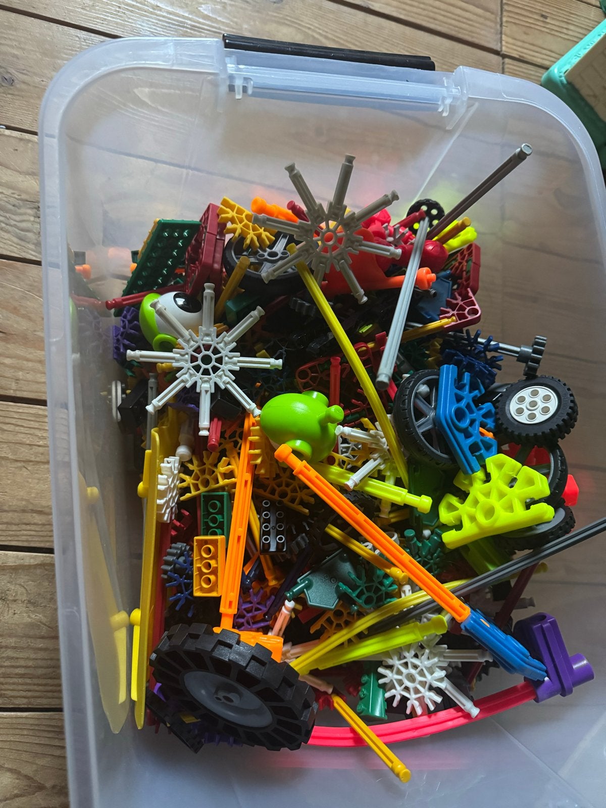 Grote K'nex set met wielen, stangen en opbergdoos, Ophalen of Verzenden, Gebruikt, K'nex