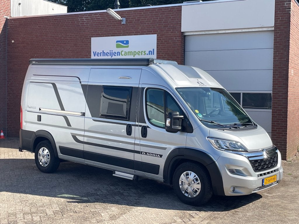 Adria Twin SP 600 Axess. 165PK, Zonnepaneel, VanSwing, etc!, Buscamper of Camperbus, Bedrijf, Adria, 5 tot 6 meter