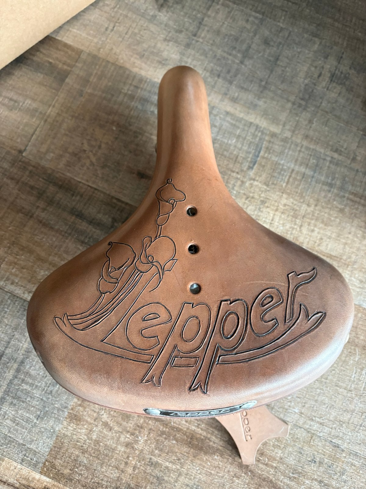 Lepper Concorde 800 Leren Fietszadel - Nieuw in Doos, Leer, Nieuw, Ophalen of Verzenden, Zadel