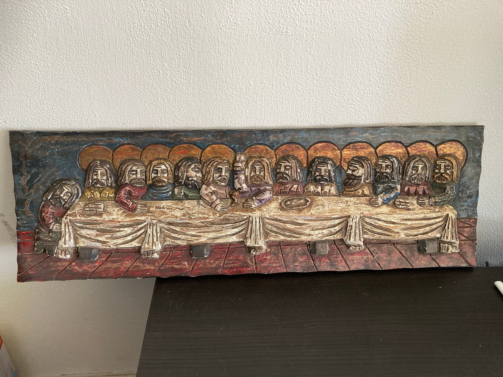 Polychroom beschilderd reliëfpaneel 'Het Laatste Avondmaal', Wanddecoratie, Hout, Meerkleurig, 50 - 100 cm