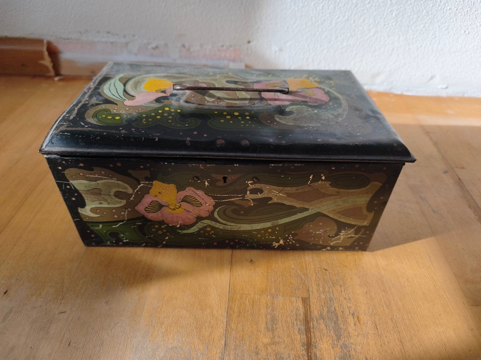 Antieke metalen doos met Art Nouveau decoratie, Ophalen of Verzenden