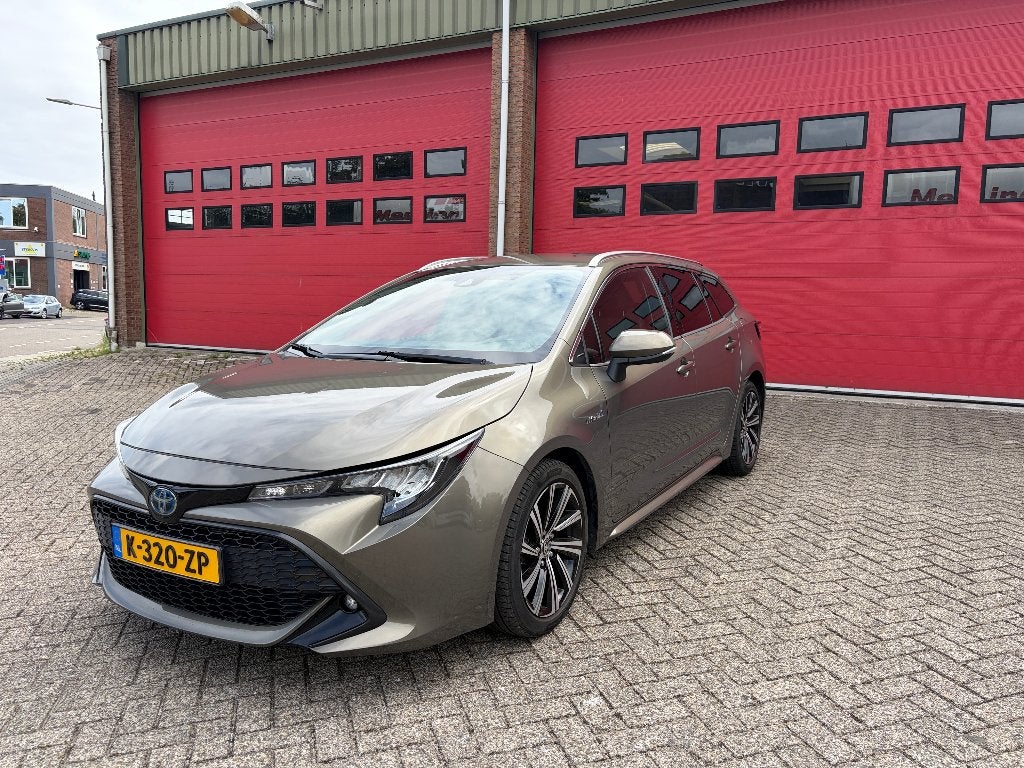 Toyota Corolla Touring Sports 1.8 Hybrid Dynamic 122 hp CVT, 1345 kg, 450 kg, 4 cilinders, Leder en Stof