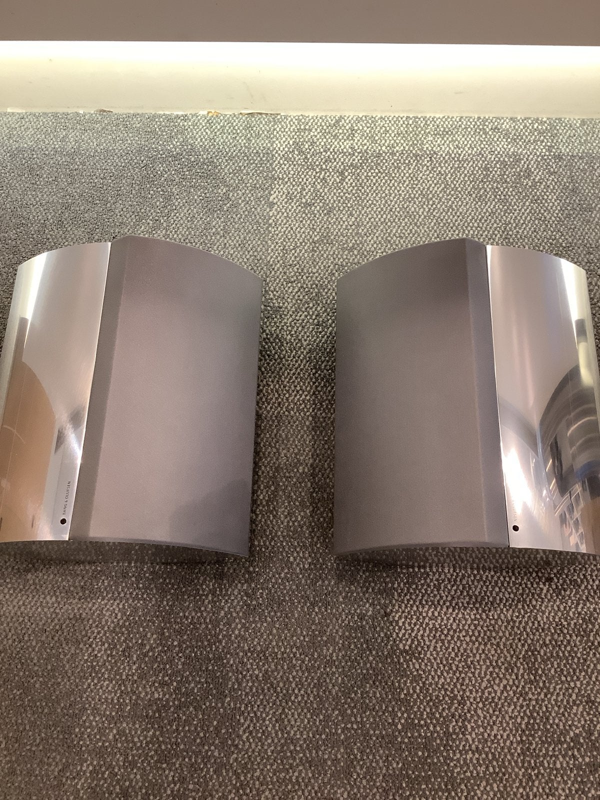Bang & Olufsen BeoLab 4000 speakers met muurbeugels, Stereo speakers, Gebruikt, Inclusief muurbeugels, Www.bang-olufsen.com