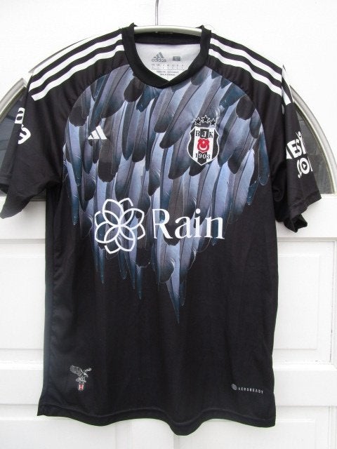 Besiktas voetbalshirt, Adidas, maat L, valt als S/M,, Sport en Fitness, Voetbal, Maat M, Ophalen, Zo goed als nieuw, Shirt