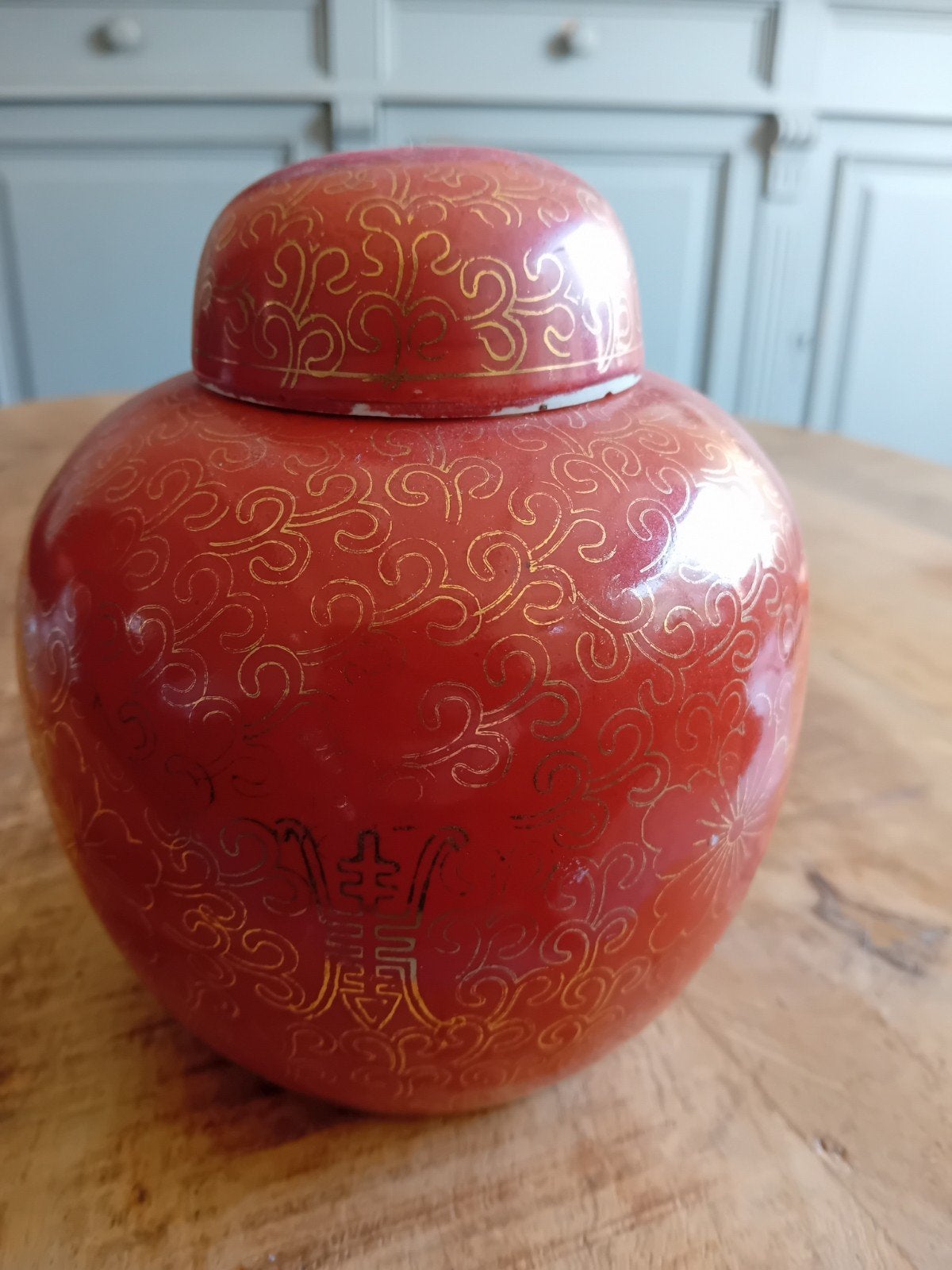 Antieke Chinese gemberpot met deksel, rood met goud, Antiek en Kunst, Ophalen