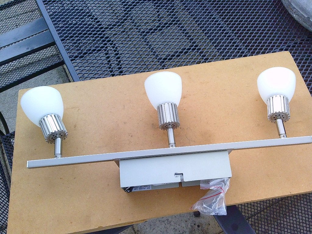 Mooie plafondlamp is van roestvrij staal met 3 richt spotjes, Huis en Inrichting, Zilver, 50 cm, Modern, Ophalen of Verzenden