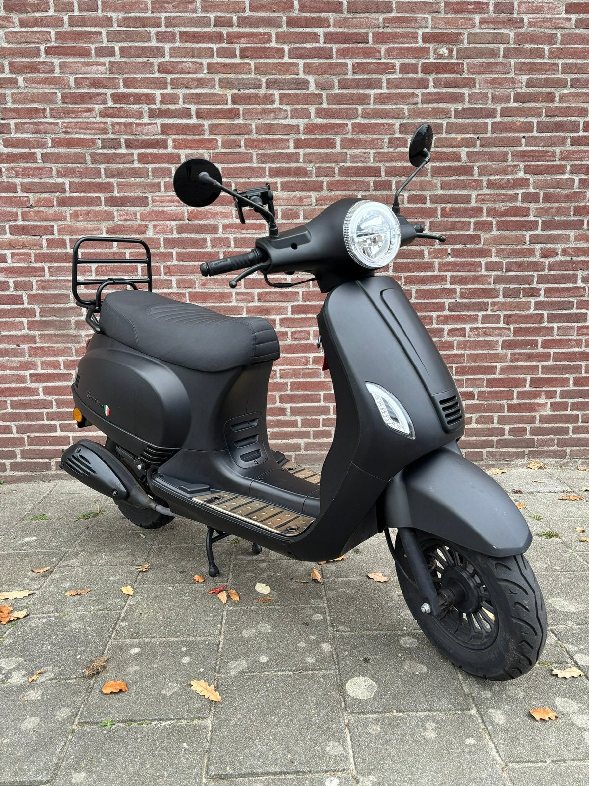 Senzo RivaLux – 2024 – KM6554 – Geel kenteken, Ophalen, Gebruikt, Benzine