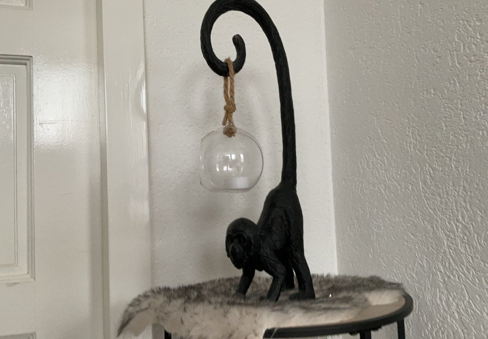 Decoratieve aap met lantaarn - Zwart, Overige materialen, Ophalen of Verzenden, Modern, Gebruikt