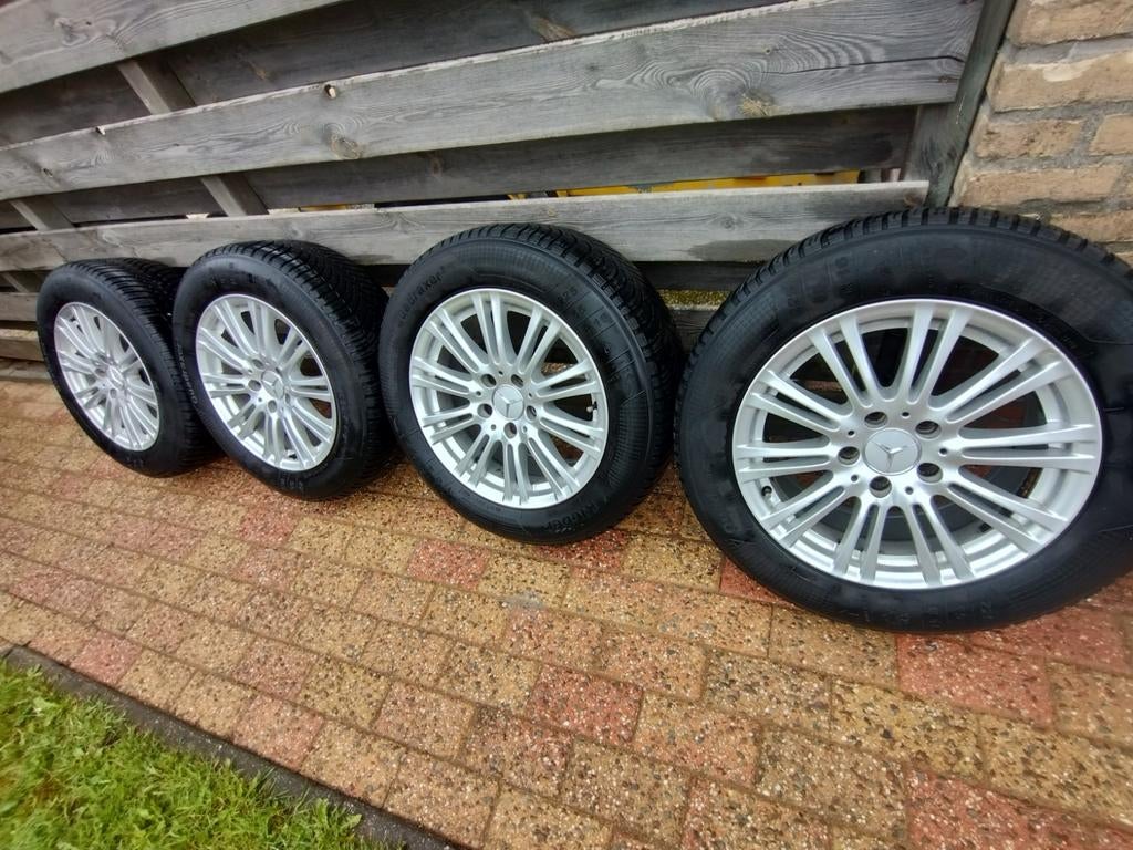 Mercedes-Benz 16 inch velgen met Kleber Winterbanden, Auto-onderdelen, Banden en Velgen, Ophalen, Gebruikt, 16 inch, Banden en Velgen