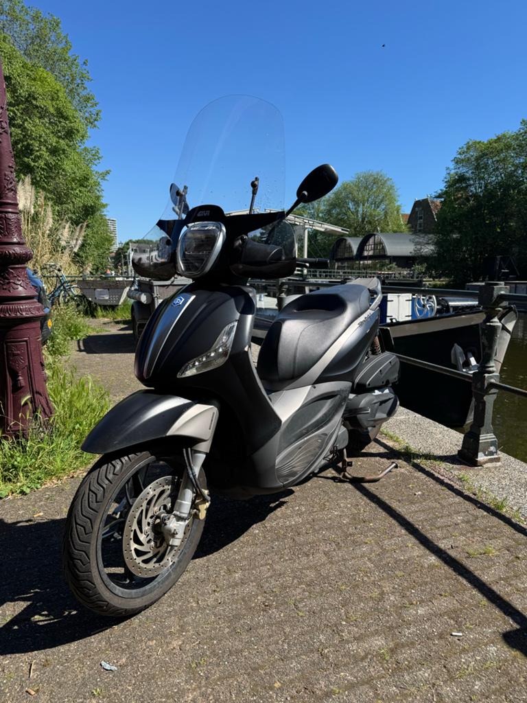 Piaggio Beverly 350 Sport mat zwart | 2016, Motoren, Motoren | Piaggio, Scooter, Gebruikt, Particulier, Automaat