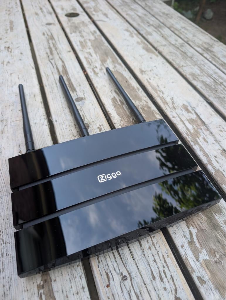 Ziggo Wifibooster - Zo goed als nieuw, Ophalen of Verzenden, Zo goed als nieuw, Router met modem, Ziggo