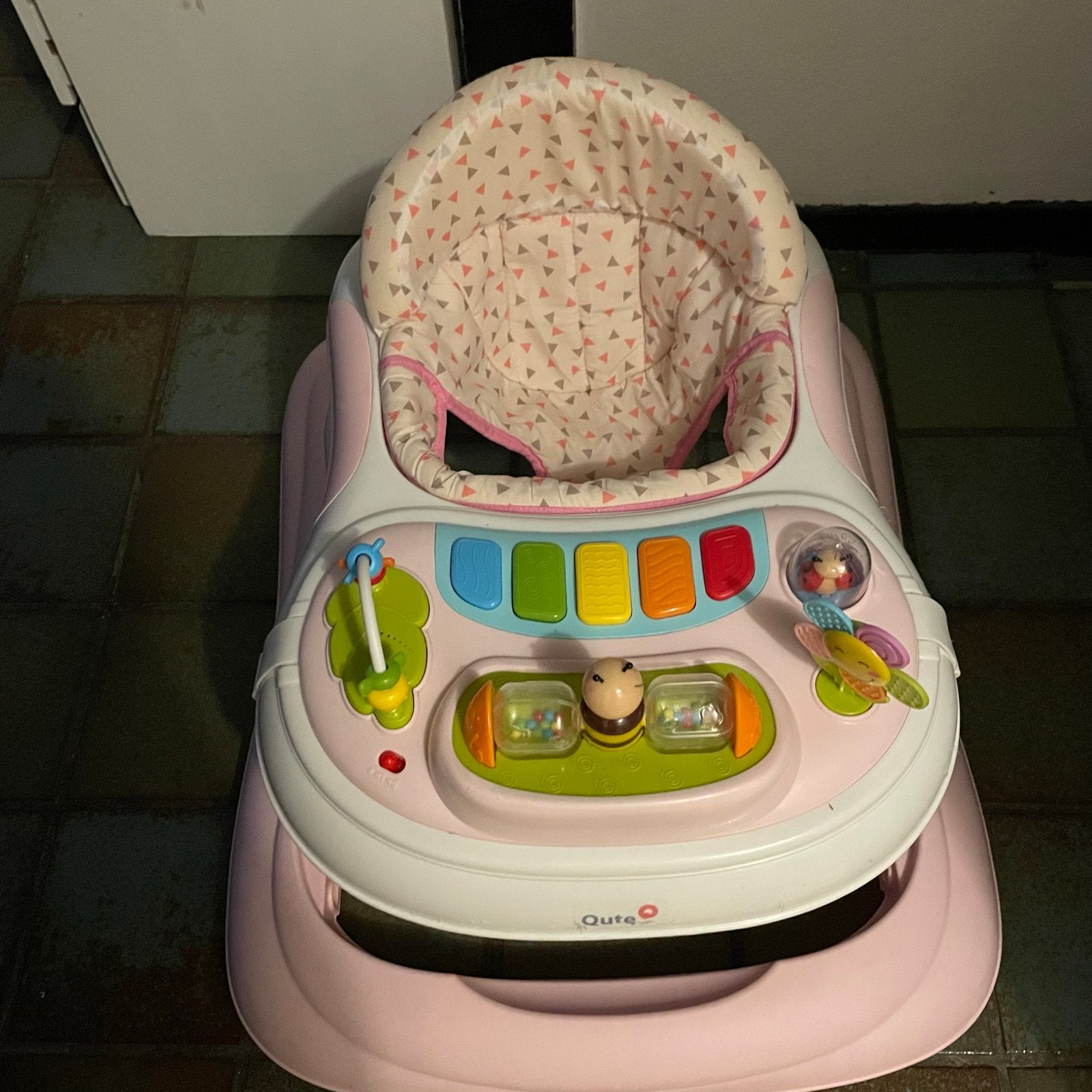 Zo goed als nieuwe roze loopauto met speelblad, Ophalen, Zo goed als nieuw, Auto, Met licht