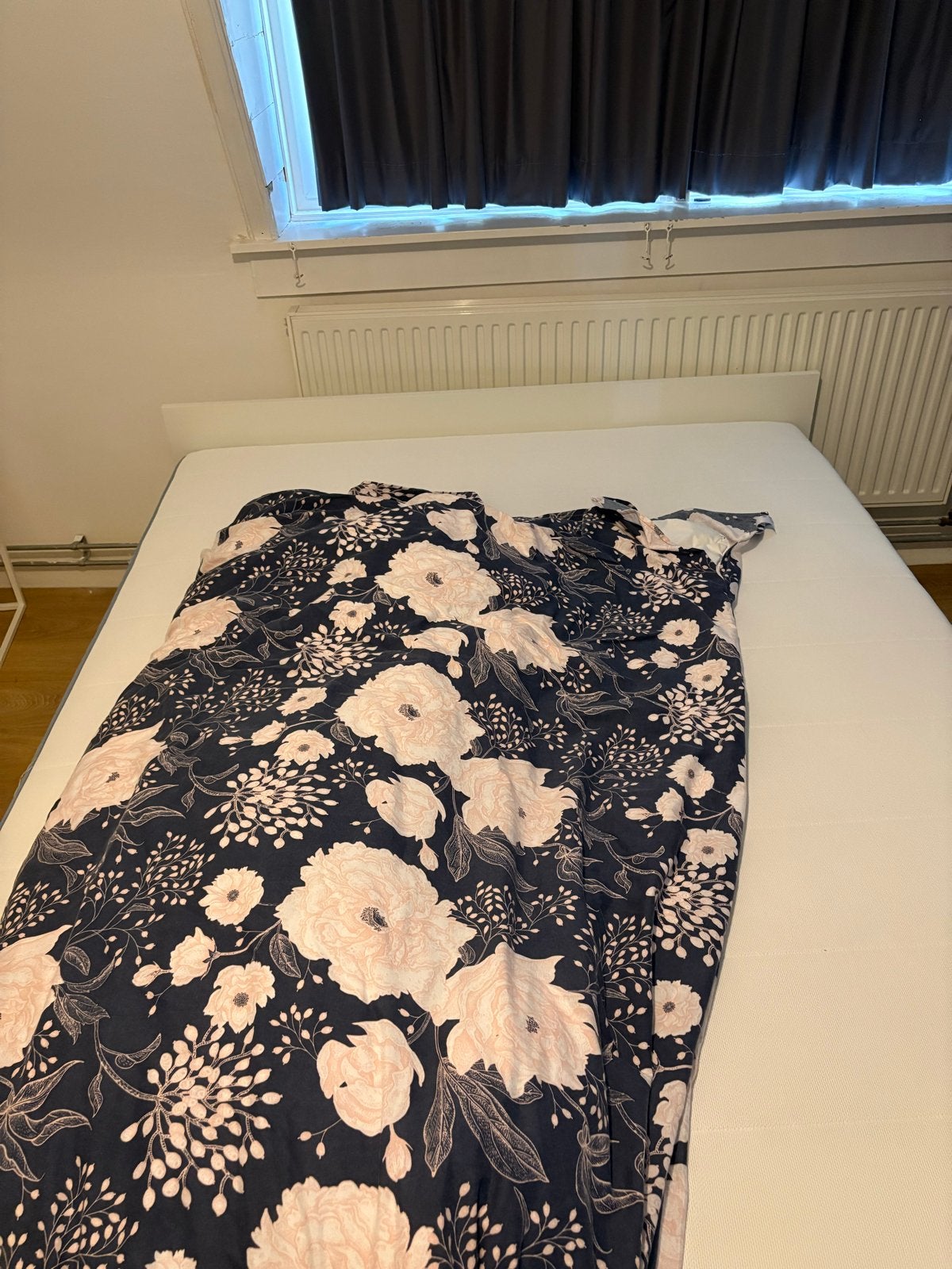 Bed met 4 lades - Beschikbaar vanaf 31 juli, Ophalen, Gebruikt, Wit, Tweepersoons