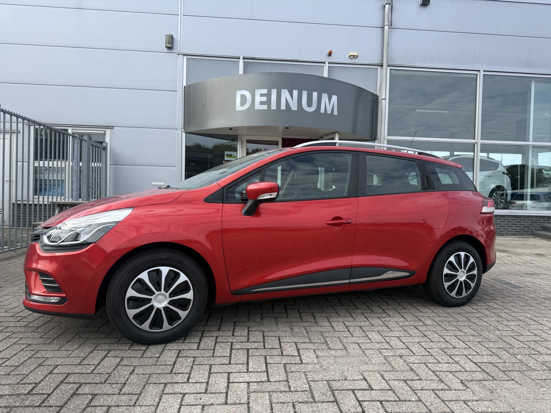 Renault Clio Estate 0.9 Energy TCe Limited Navigatie, Parkee, 898 cc, Gebruikt, Zwart, Met garantie (alle)