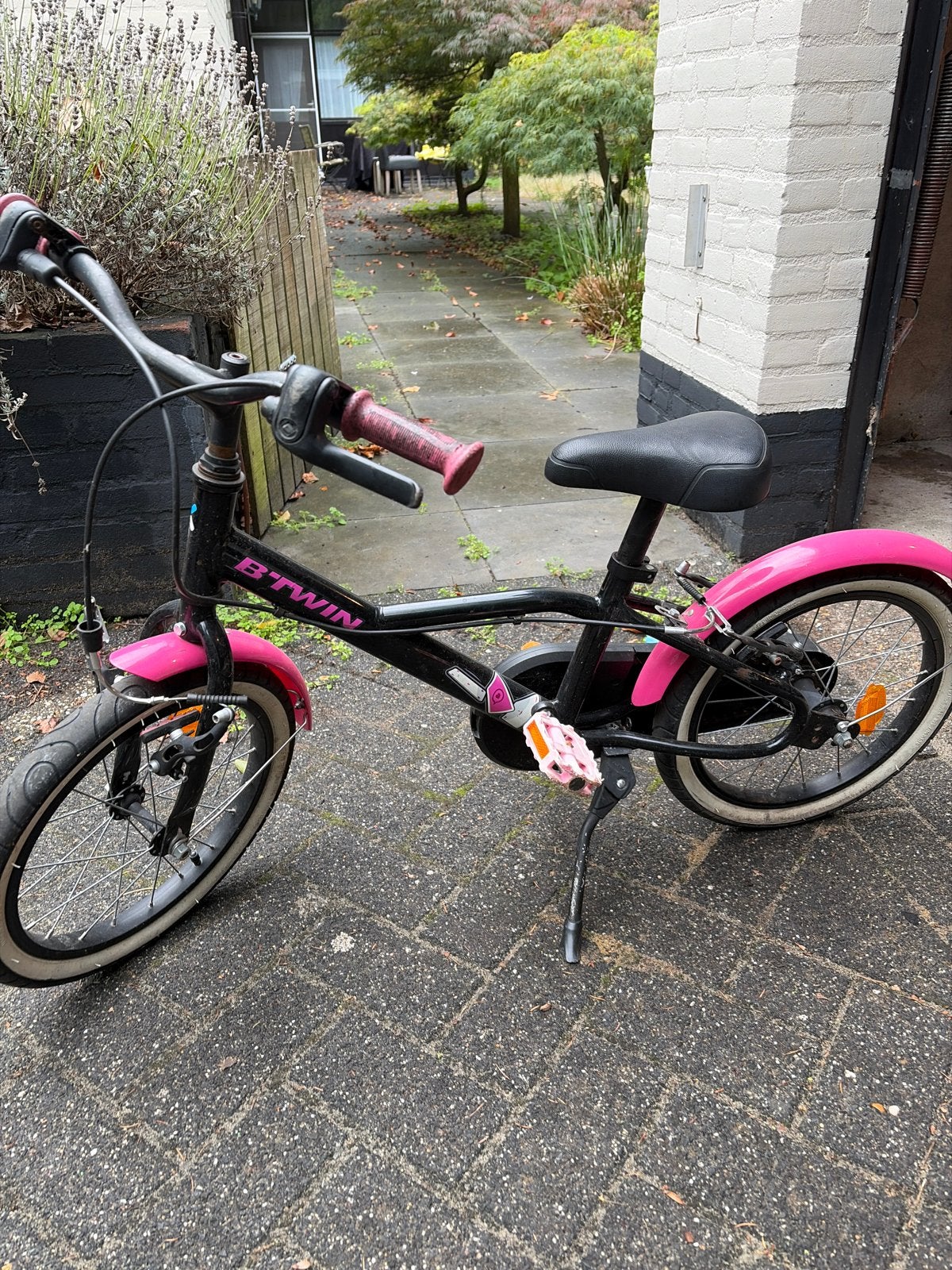 Gebruikte B'TWIN kinderfiets met werkende achterrem, Fietsen en Brommers, Ophalen, Gebruikt, Velgrem, 16 tot 20 inch