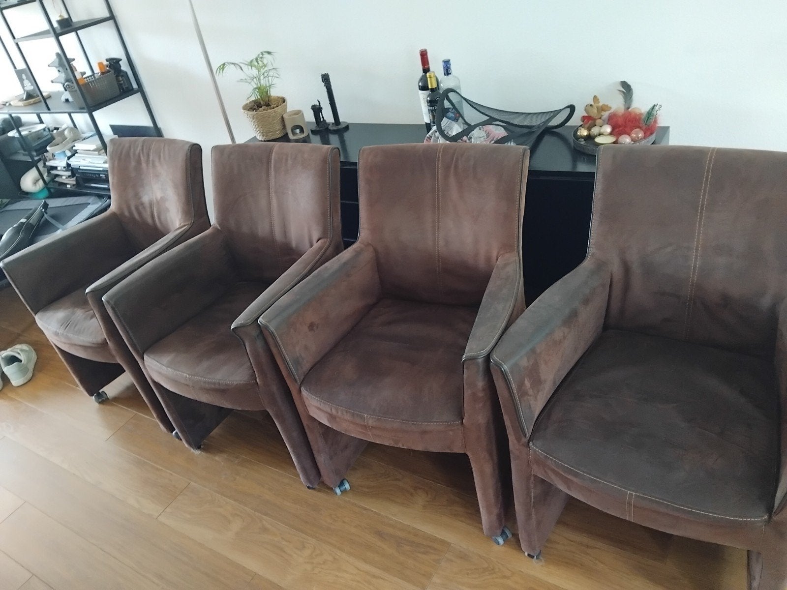 4 bruine leren eetkamerstoelen met wieltjes, Ophalen, Gebruikt, Bruin, Leer
