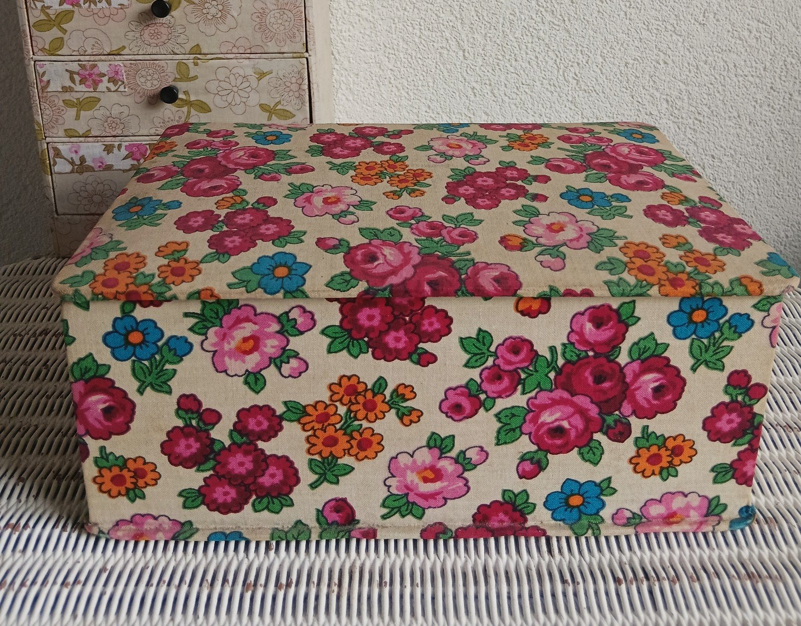 vintage doos met stof bekleed roze roosjes, Ophalen of Verzenden