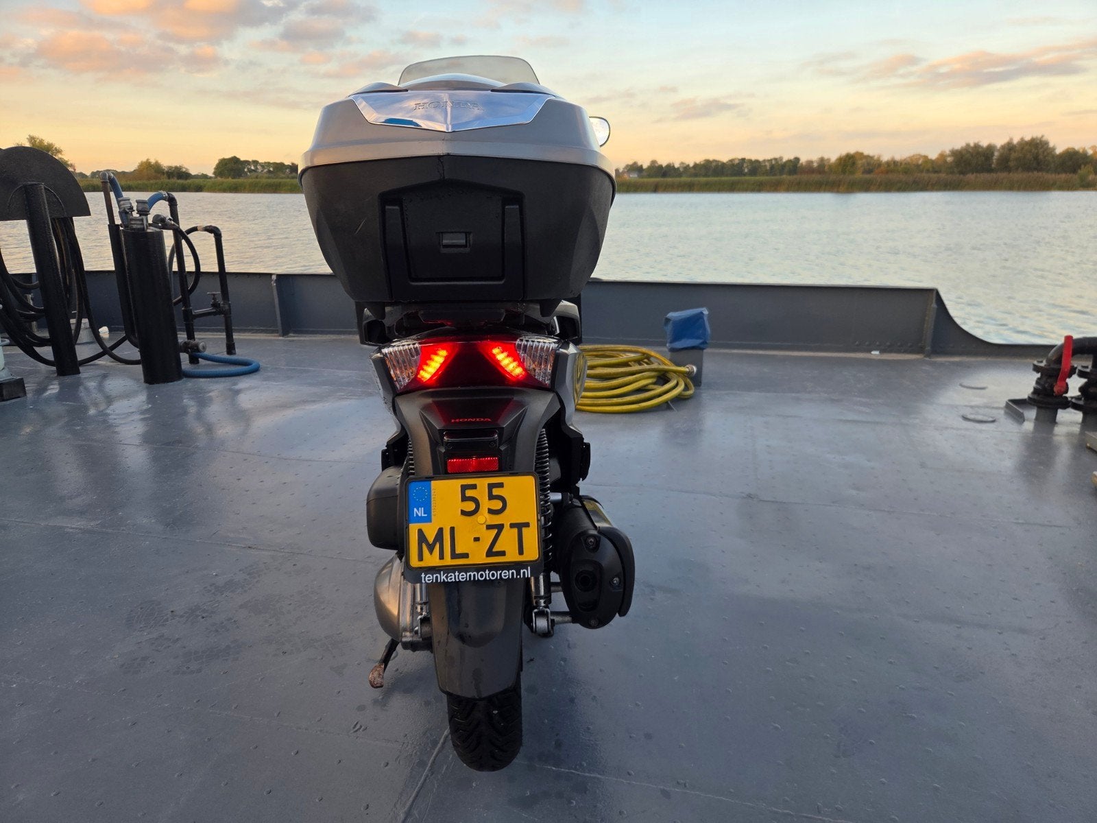 Foto 8 van Honda SH 300i Speciale uitvoering - Topstaat, Dealeronderhou