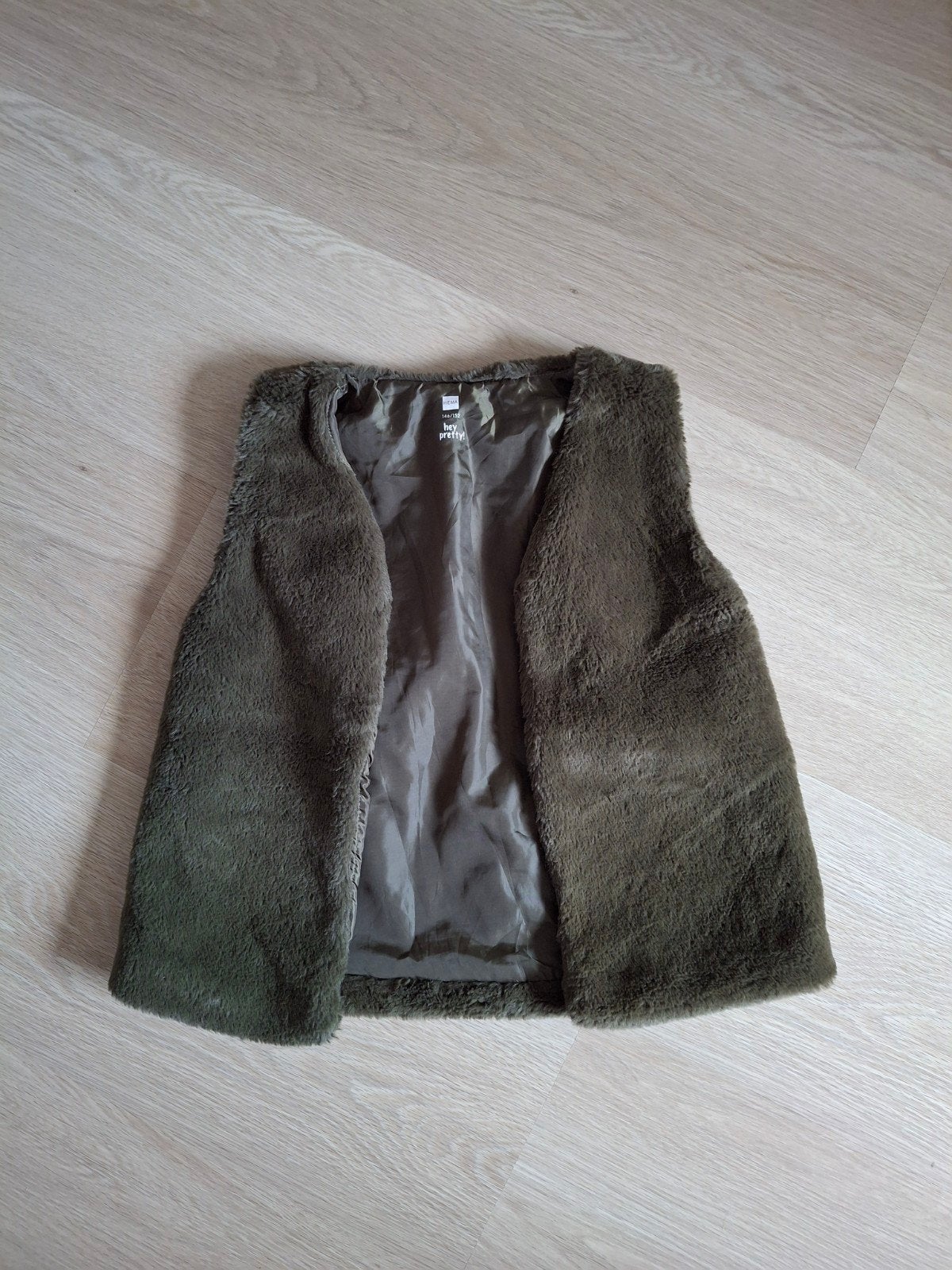 Mooi gilet bont groen Hema maat 146/152 zgan, Meisje, Trui of Vest, Ophalen of Verzenden, Zo goed als nieuw