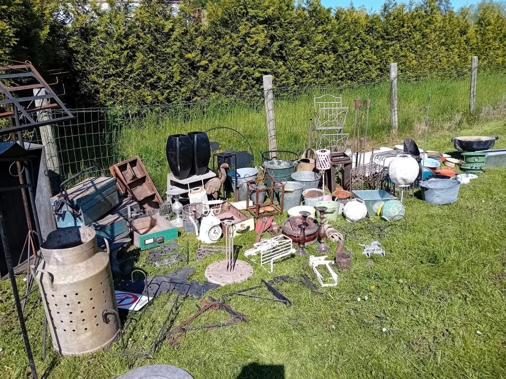 Partij antieke en oude tuin decoratie, Ophalen