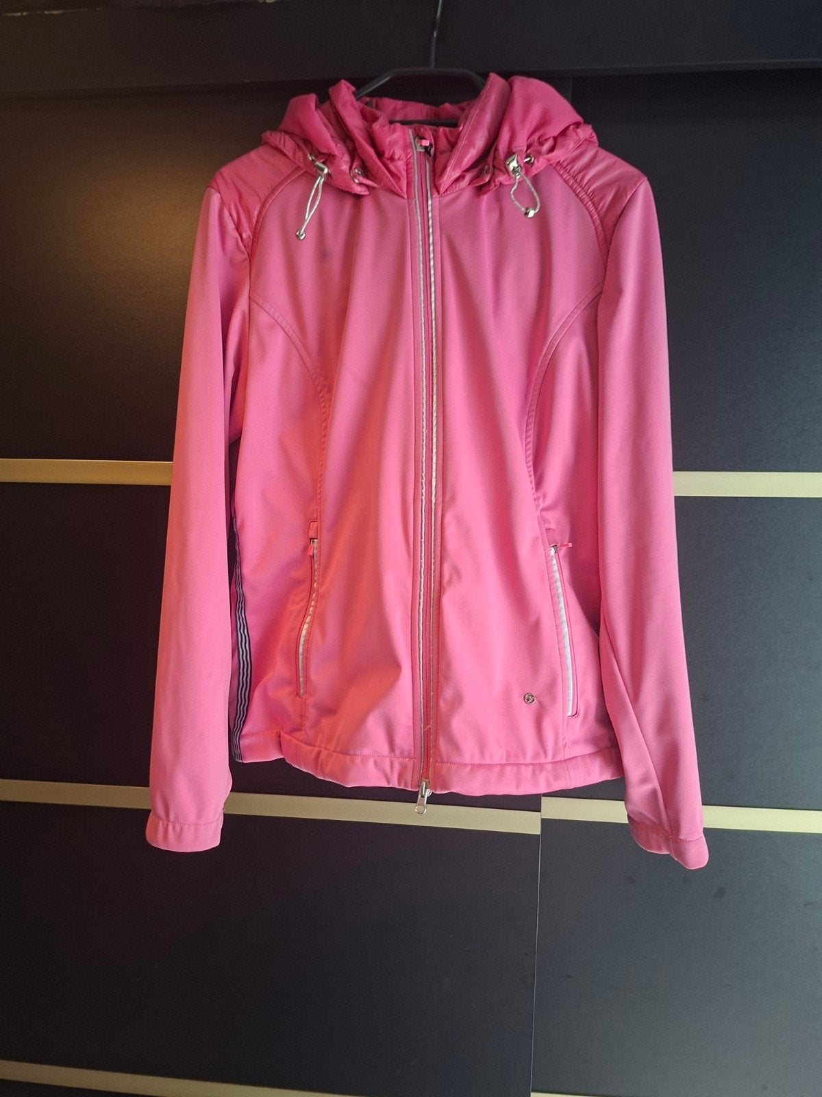 Roze Busse softshell jas met capuchon - Maat M, Ritssluiting, Kinderen, Ophalen of Verzenden, Zo goed als nieuw