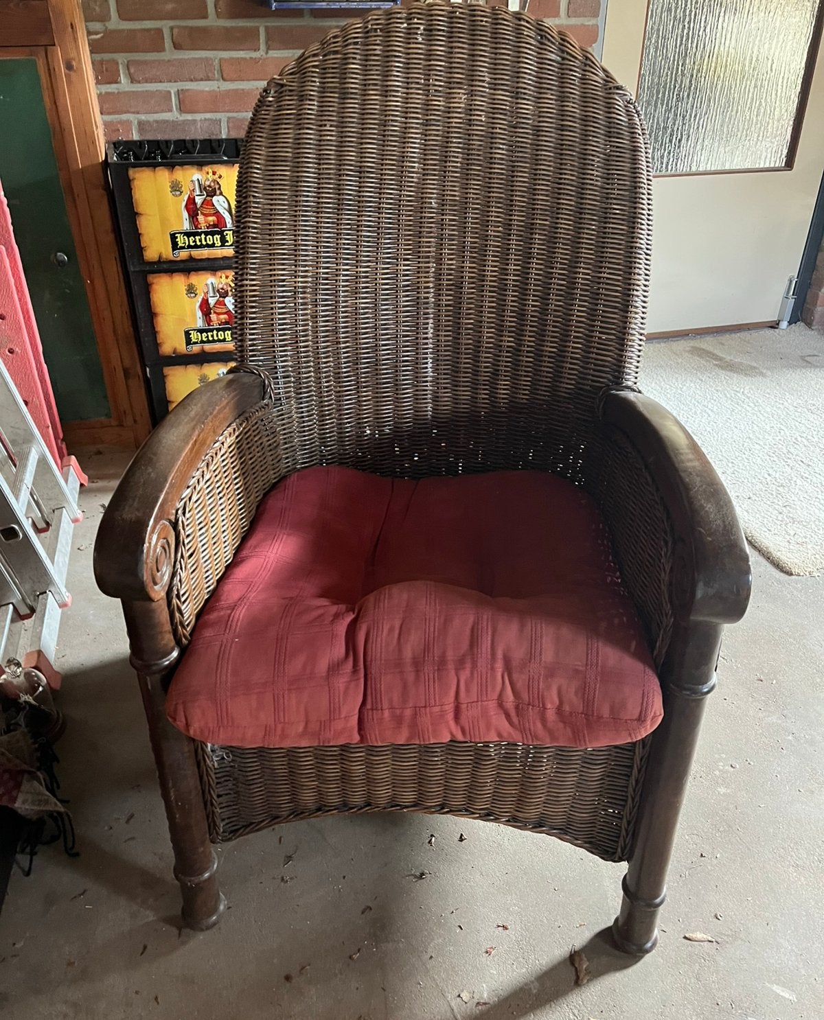 Rotan fauteuil met donker hout, Ophalen