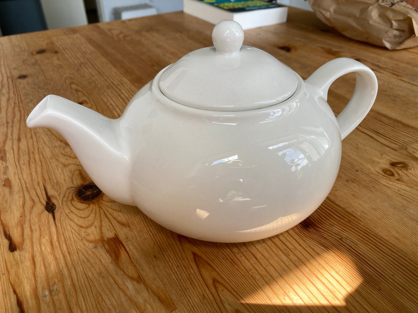 Theepot Dille & Kamille 'Cameo' porselein 1,2 liter, Huis en Inrichting, Keuken | Servies, Ophalen of Verzenden, Nieuw, Porselein