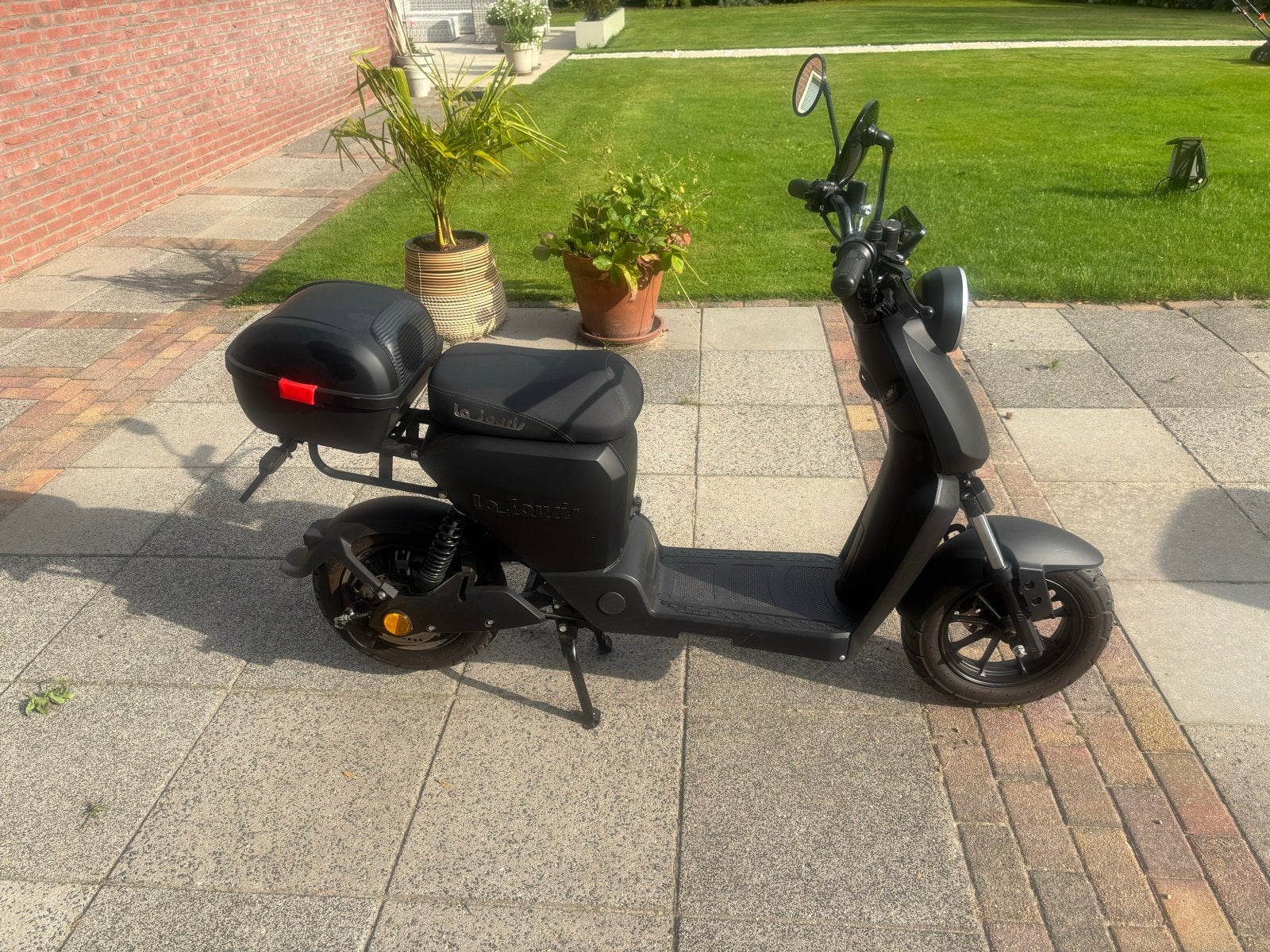 La Souris E-Scooter met helm en slot - Zo goed als nieuw, Fietsen en Brommers, Brommers | Overige merken, Ophalen, Zo goed als nieuw
