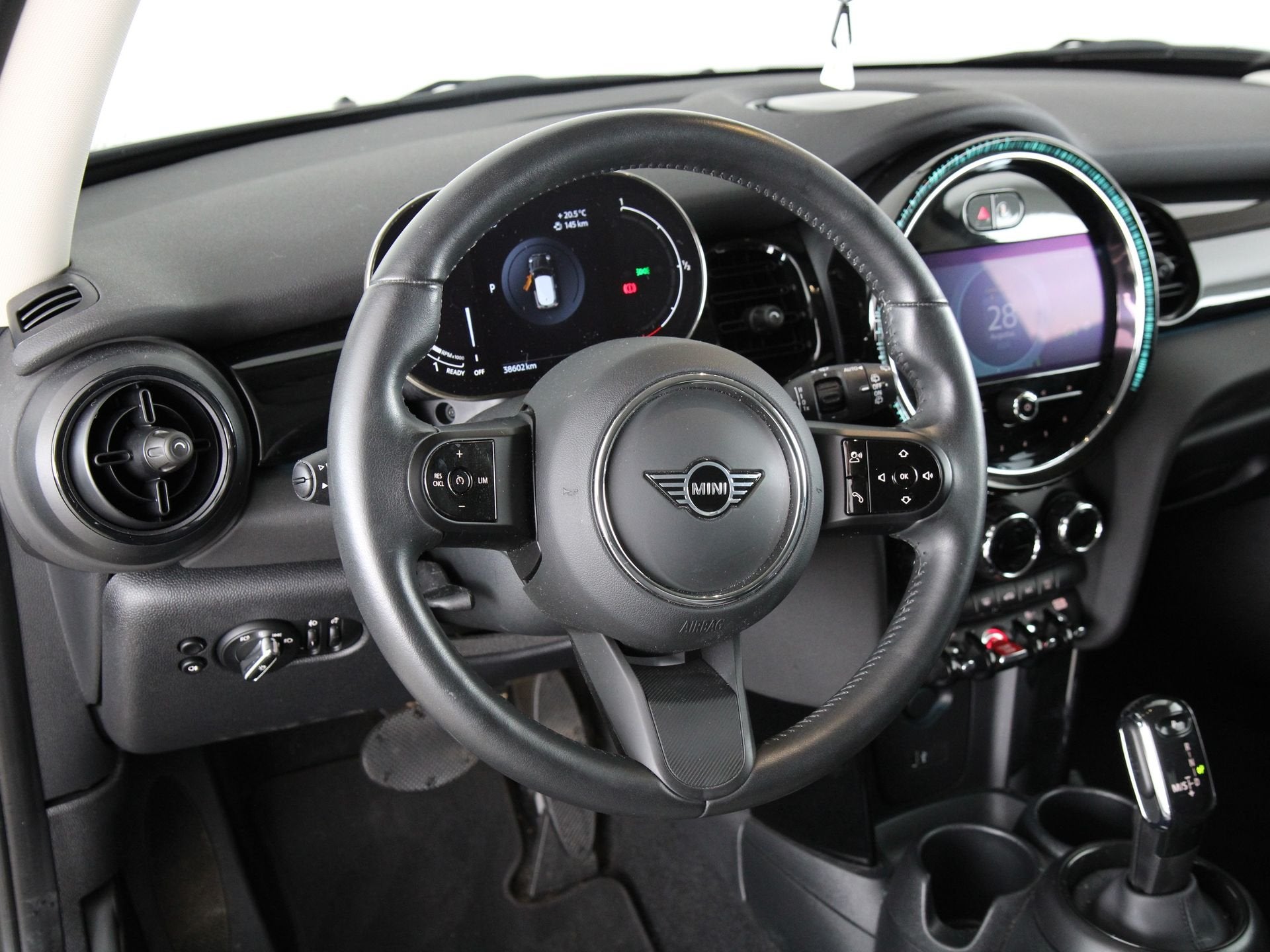 MINI 3-deurs Cooper Camden Edition Aut. (bj 2023, automaat), Auto's, Dealer onderhouden, Gebruikt, Met garantie (alle), 4 stoelen