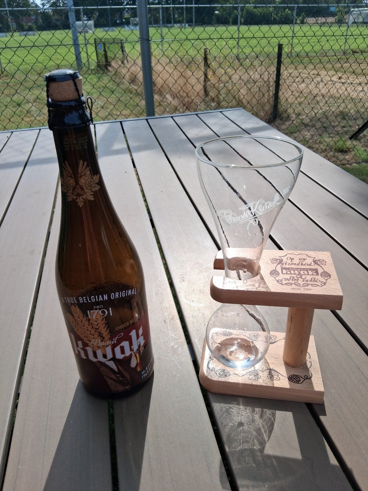 Lege Kwak bierfles met origineel glas en statief, Verzamelen, Ophalen of Verzenden, Gebruikt, Glas of Glazen, Overige merken