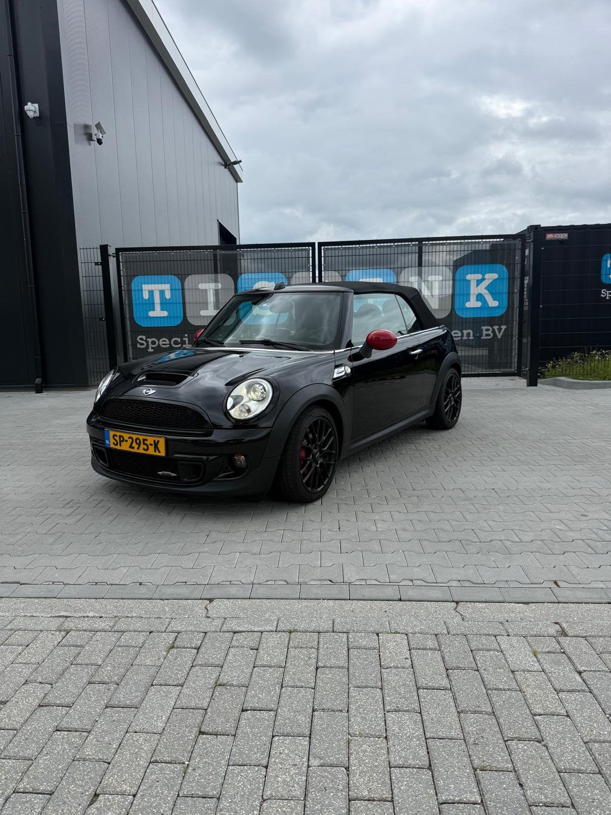 Mini 1.6 John Cooper Works Cabrio 2010 Zwart
