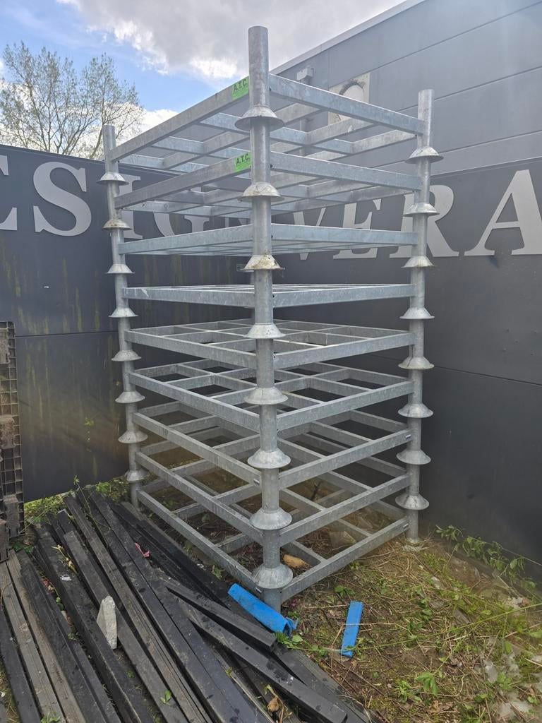 9 Stalen stapelpallets met buizen, Ophalen