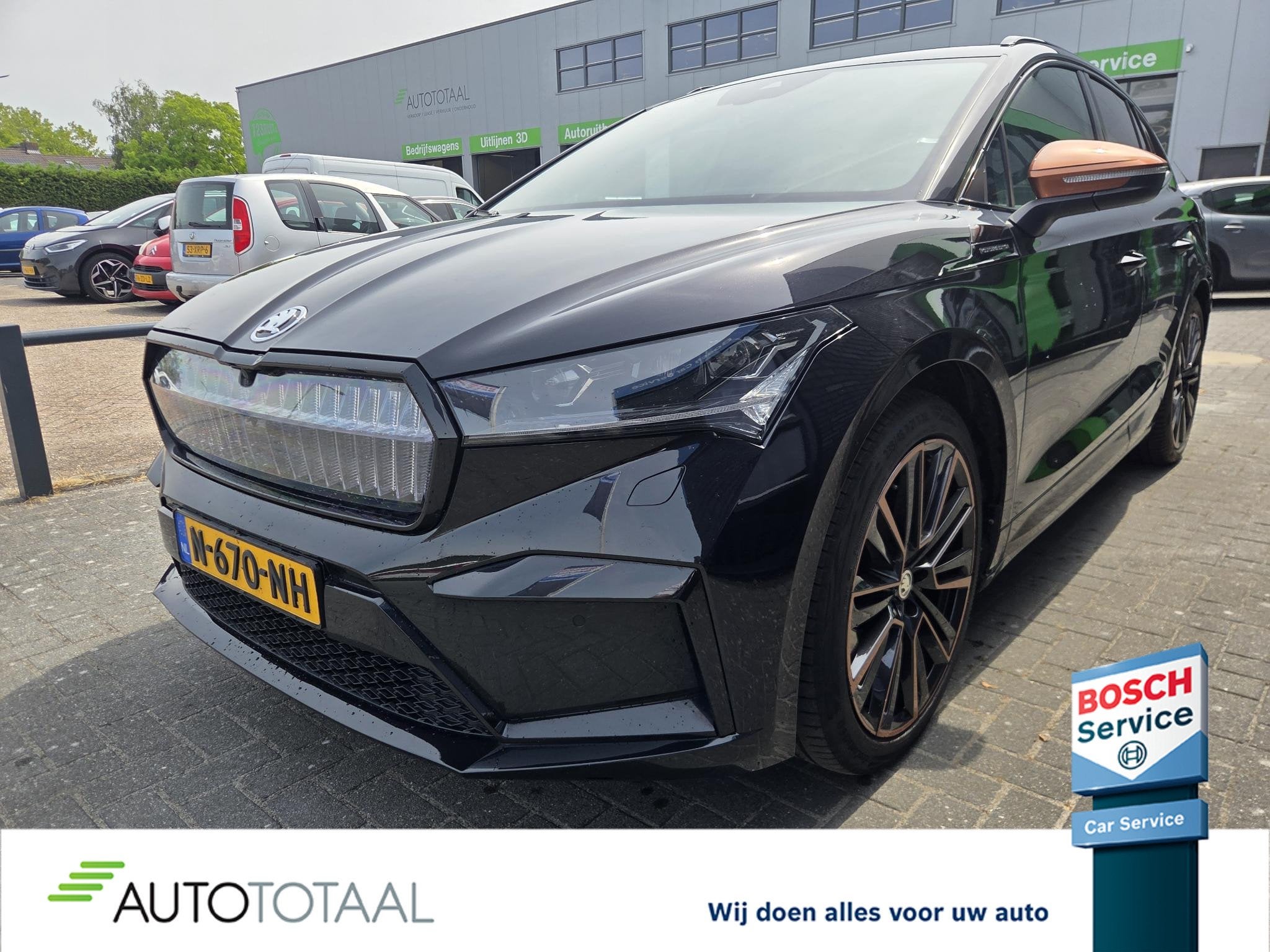 Skoda Enyaq iV 80 Founders Edition Black PDC - KEYLESS - 360, Zwart, 80 kWh, Zwart, Origineel Nederlands