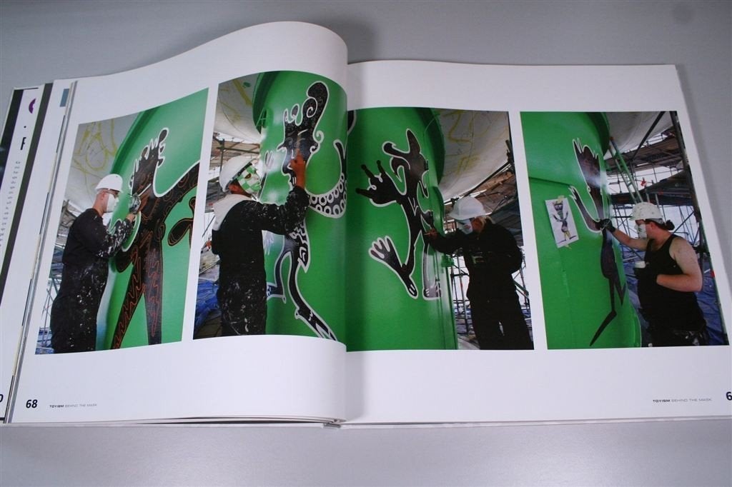 Toyism — Achter het masker — Kunststroming — Groot boek, Ophalen of Verzenden, Zo goed als nieuw