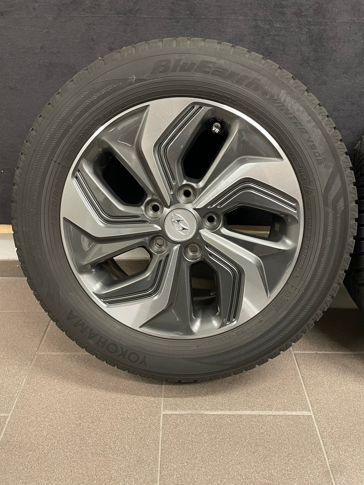 Hyundai Kona velgen met winterbanden- Yokohama BluEarth, Ophalen, Gebruikt, 16 inch, Banden en Velgen