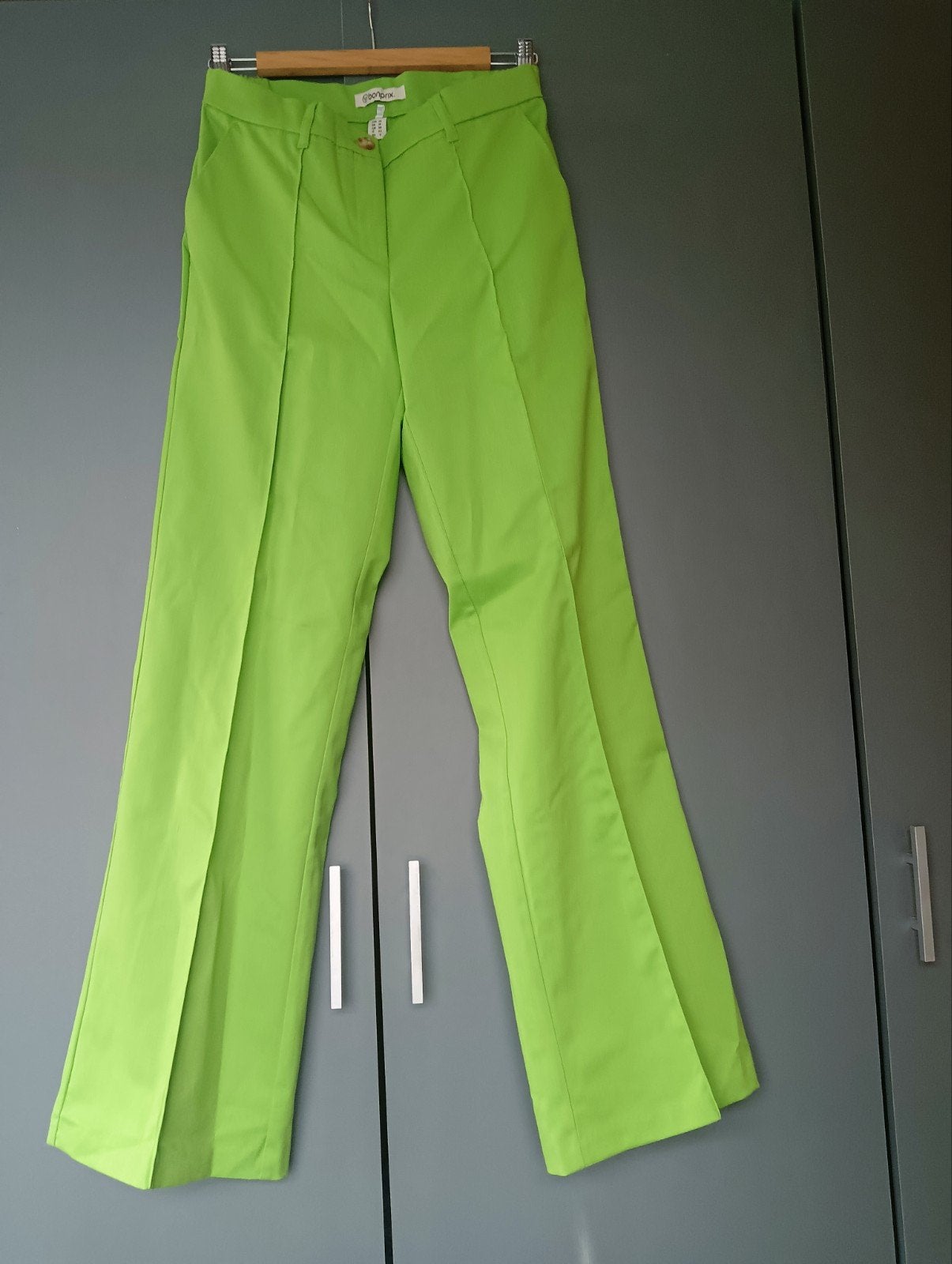 Heldergroene pantalon mt 36,recht wijd model, Bonprix, Ophalen of Verzenden, Zo goed als nieuw, Maat 36 (S)