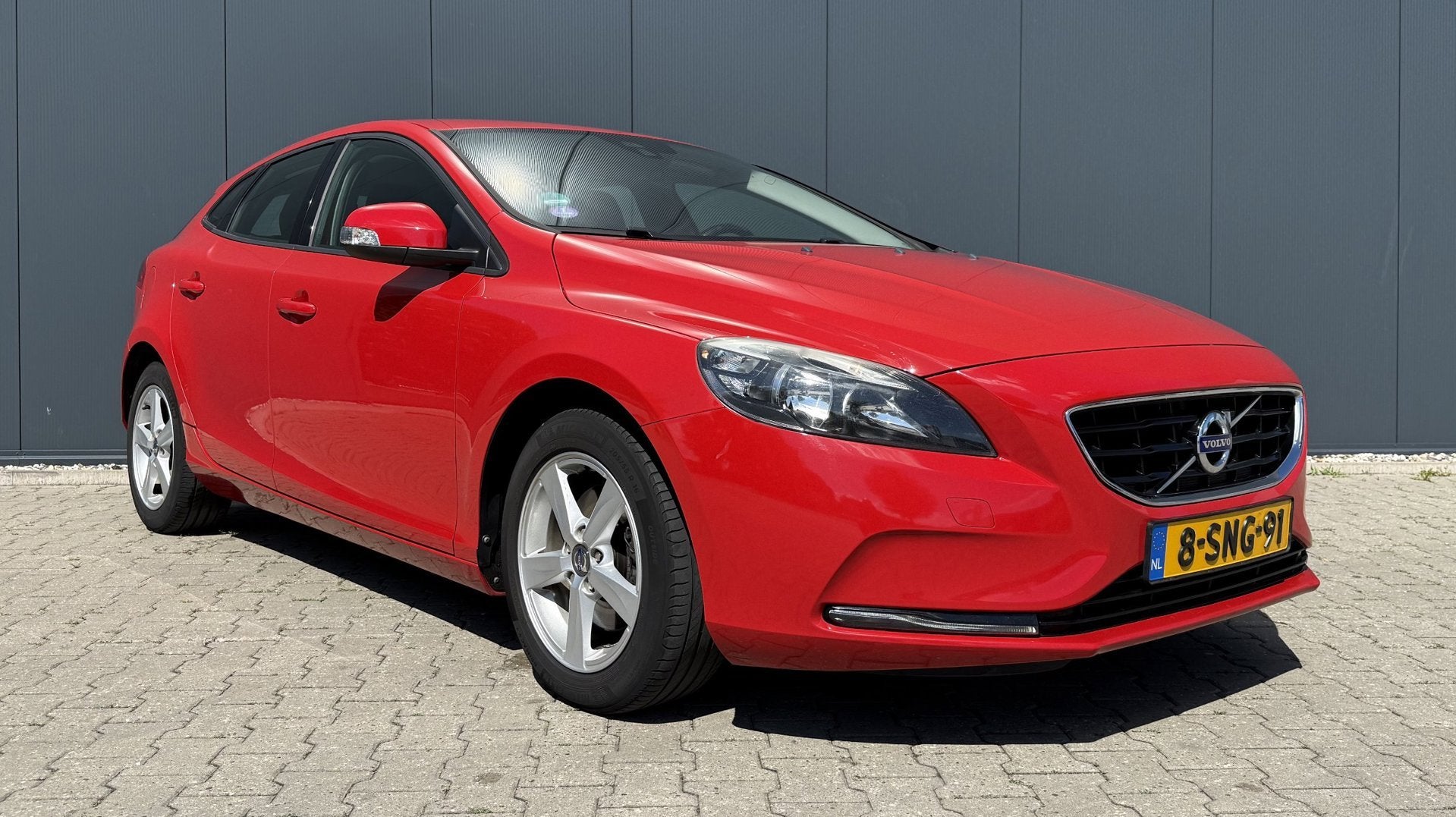 Volvo V40 1.6 T3 Kinetic Airco Cruise PDC Navi Trekhaak APK, Auto's, Voorwielaandrijving, Stof, Gebruikt, Zwart