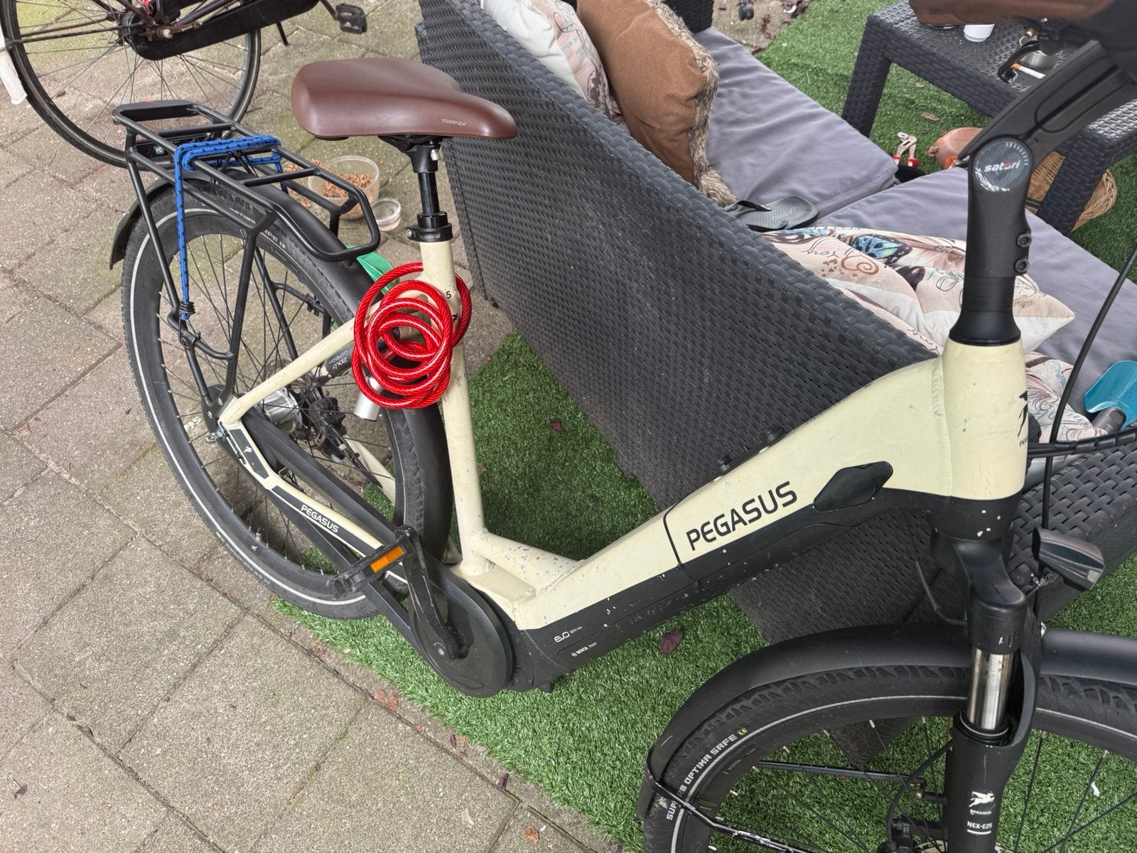 Pegasus, Ophalen, Zo goed als nieuw, Overige merken