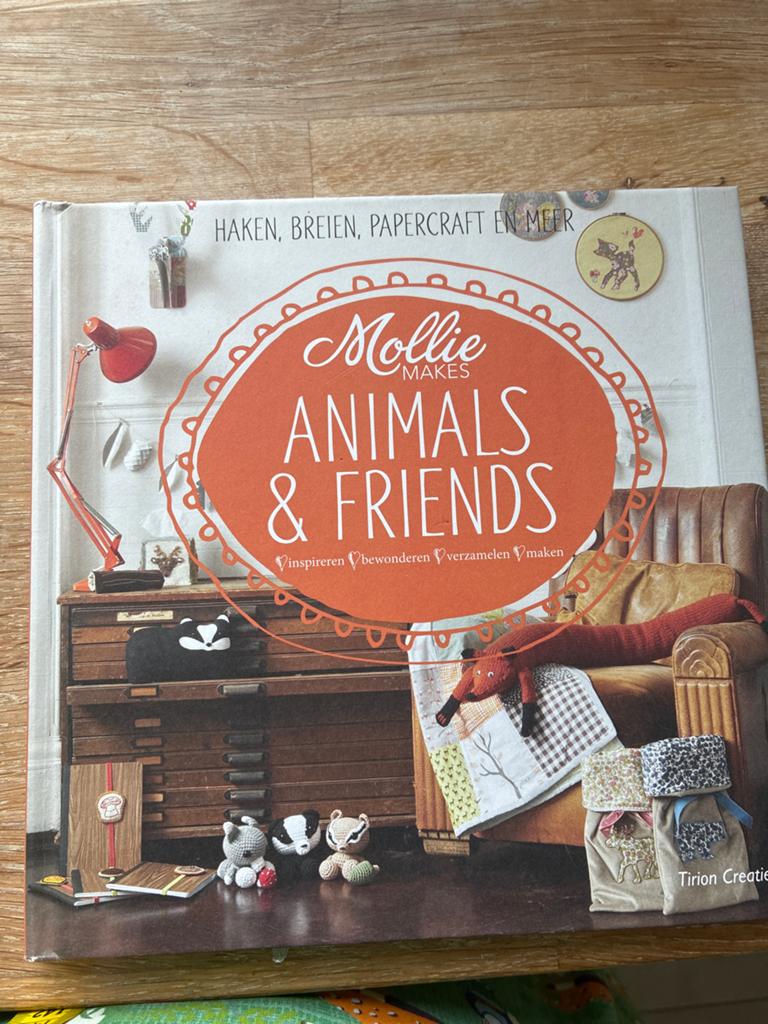 Mollie Makes Animals & Friends Knutselboek - Haken, Breien, Gebruikt, Dieren, Meerkleurig, Ophalen of Verzenden