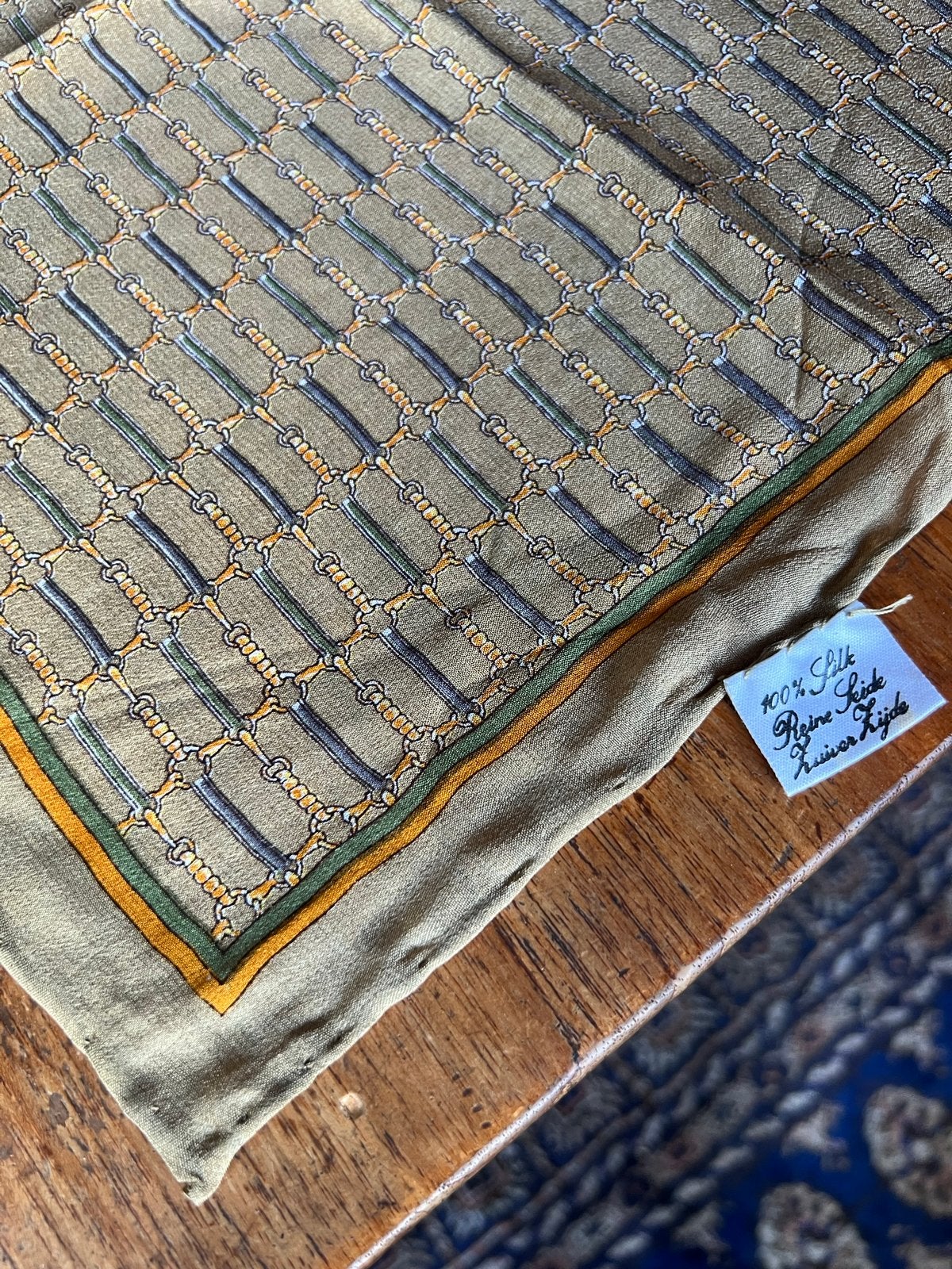 Zijden sjaal met kettingprint, 70* 70 cm, Ophalen of Verzenden, Zo goed als nieuw