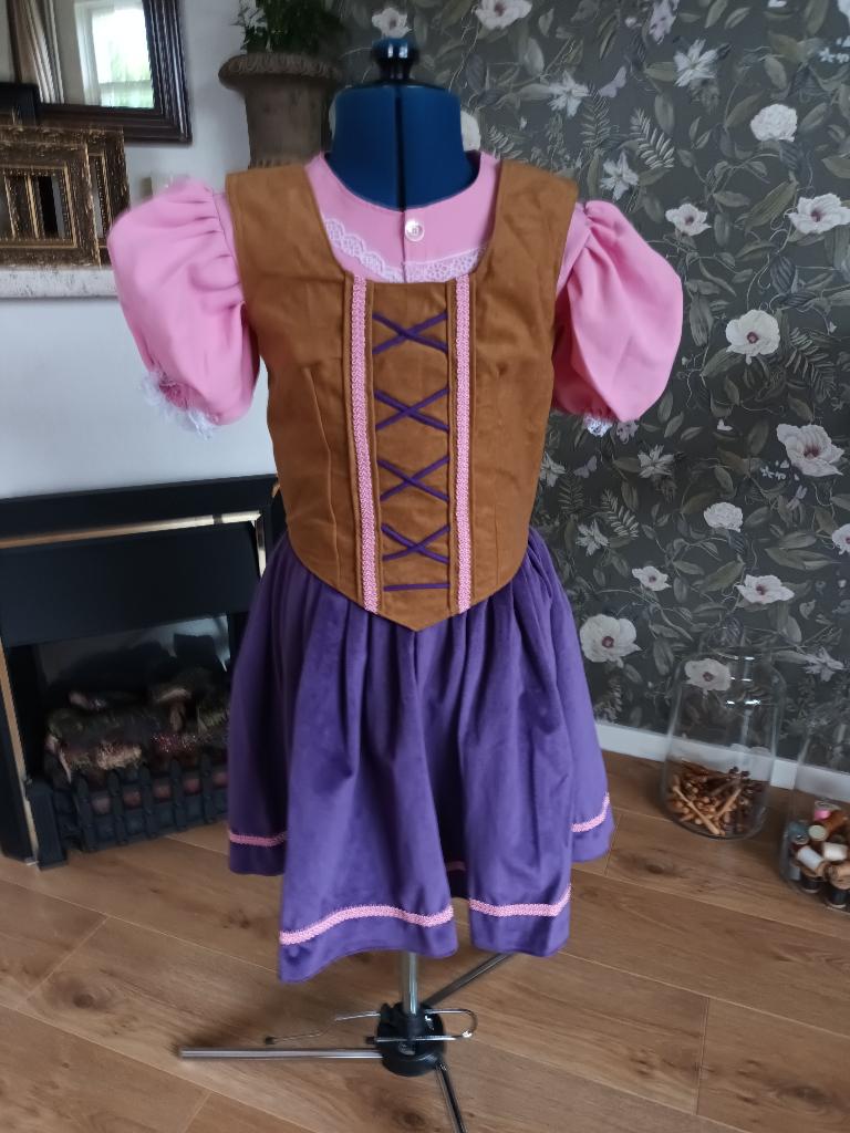 grietje tiroler costum nieuw maat 128.134, Kinderen en Baby's, Ophalen of Verzenden, Nieuw, 122 t/m 128, Meisje