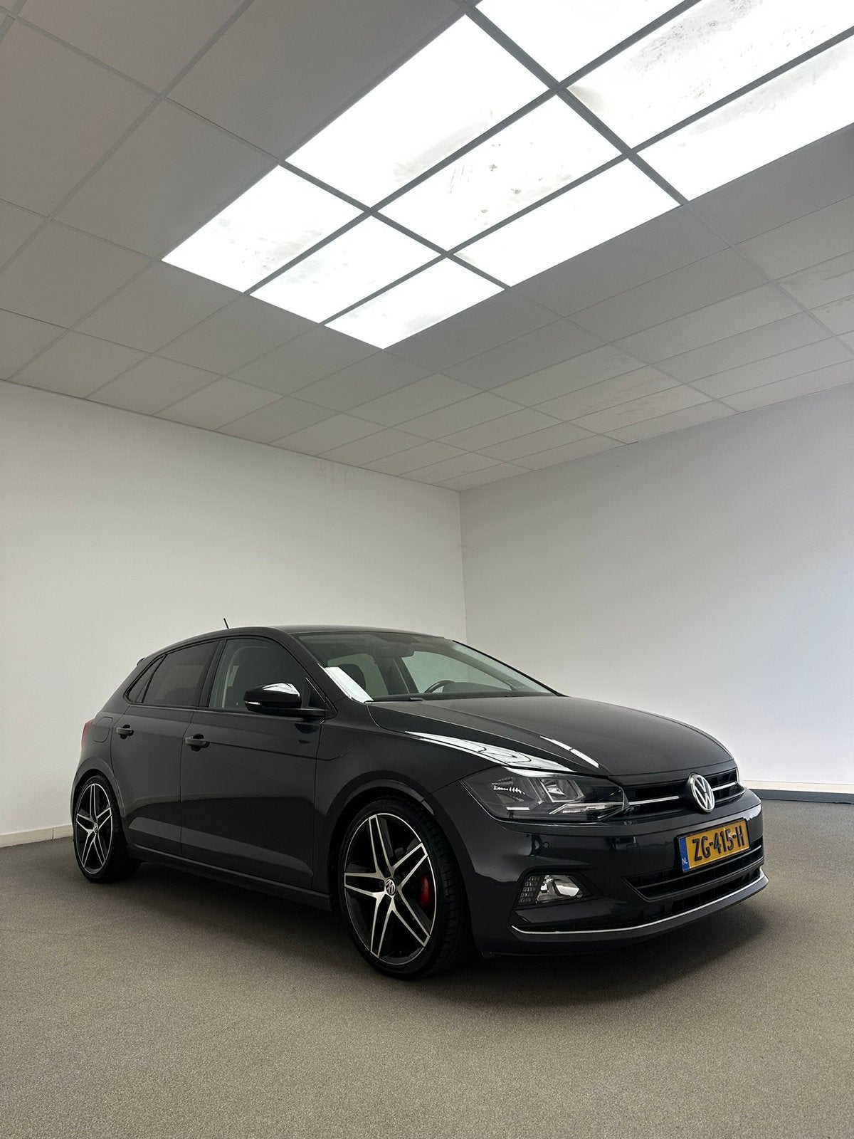 Volkswagen Polo 1.0 TSI 2018 Grijs, Auto's, Voorwielaandrijving, 40 €/maand, Bedrijf, Handgeschakeld
