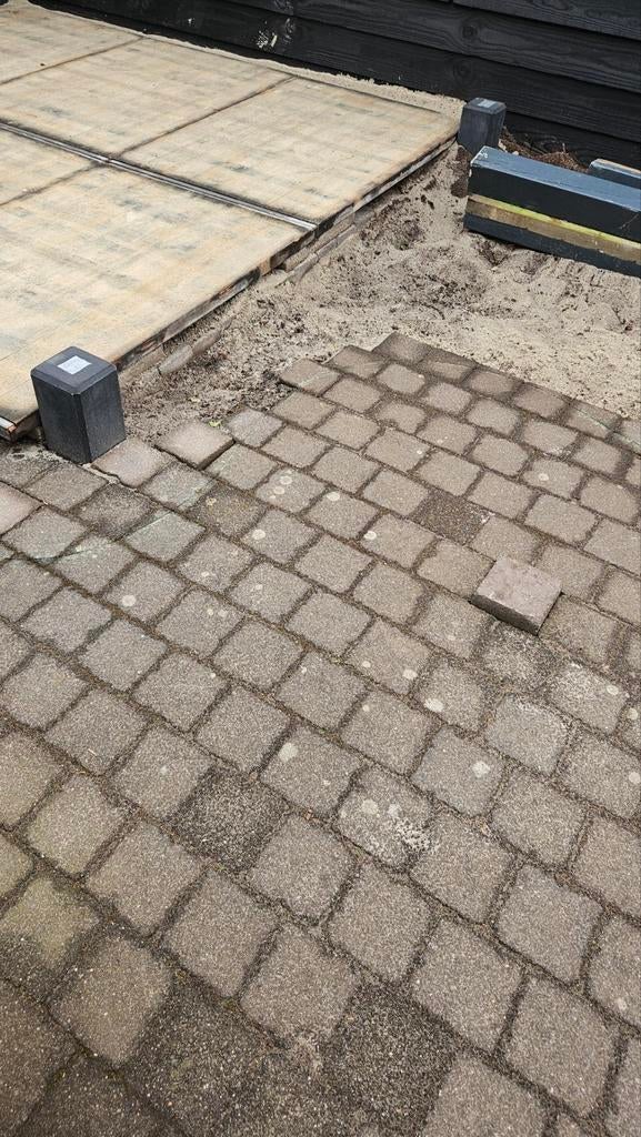 GRATIS afhalen 15x15 getrommelde klinkers taupe/gijze kleur, Tuin en Terras, Tegels en Klinkers, Ophalen, Gebruikt, Klinkers, 10 m² of meer