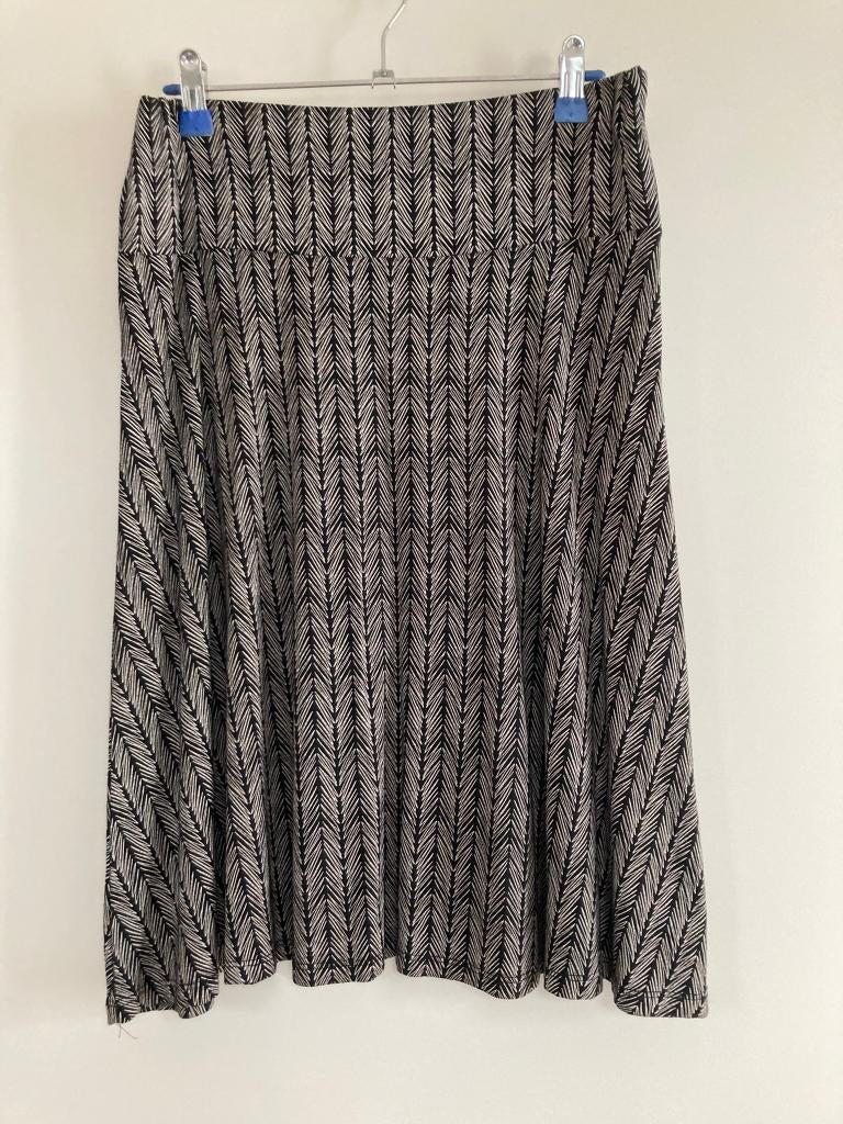Soepel vallende damesrok, Hema, zwart/beige maat M, Kleding | Dames, Rokken, Maat 38/40 (M), Zwart, Ophalen of Verzenden, Gedragen